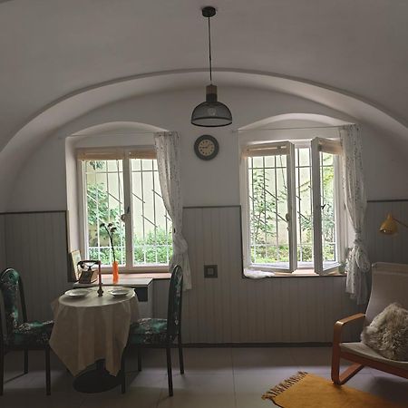 Vintage Room With Garden View Братислава Экстерьер фото
