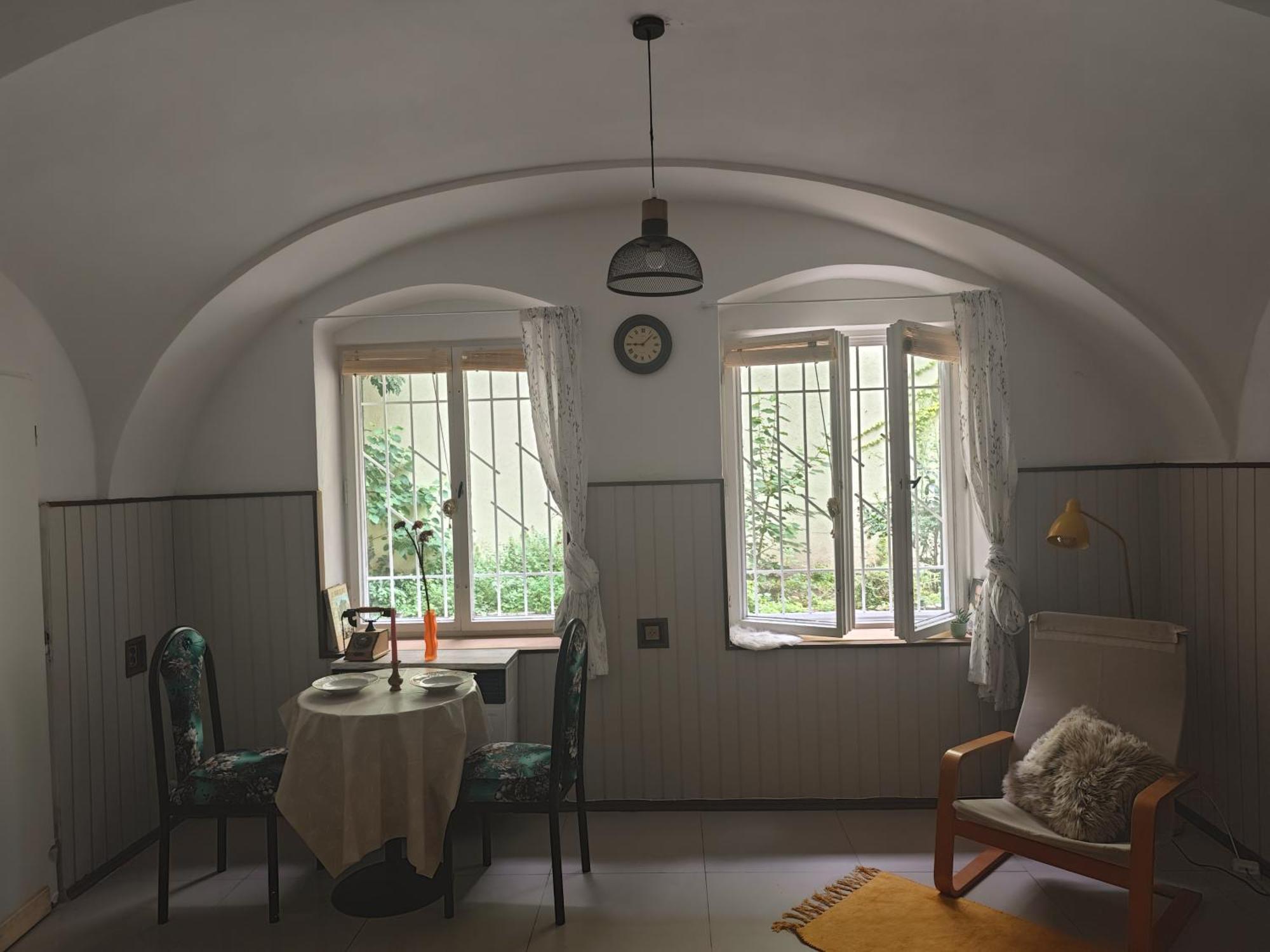Vintage Room With Garden View Братислава Экстерьер фото