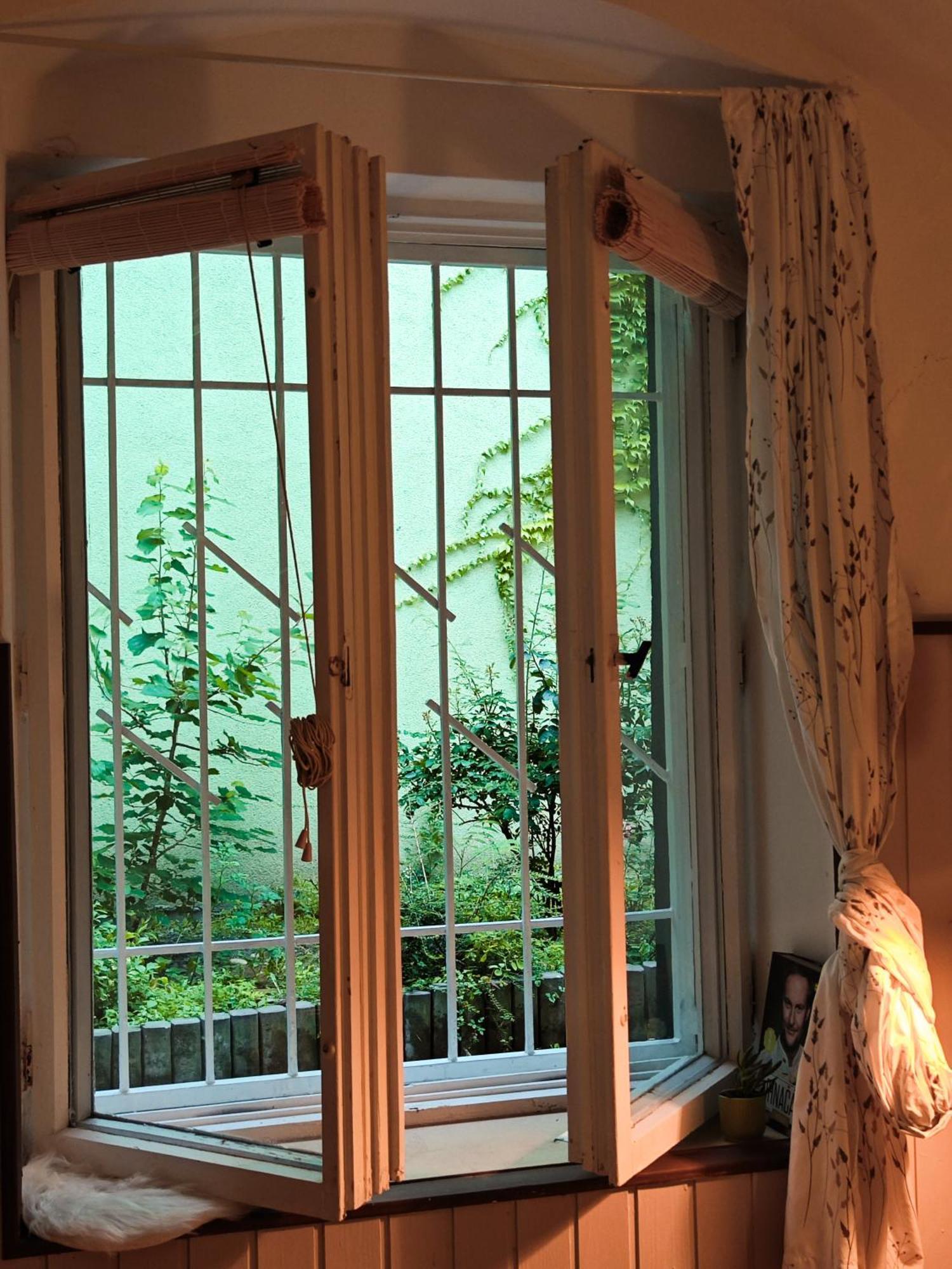 Vintage Room With Garden View Братислава Экстерьер фото